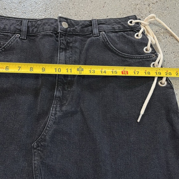 TOPSHOP LACE UP SIDE DENIM SKIRT WITH RAW HEM BLACK WASH SIZE 12 - Picture 10 of 11
